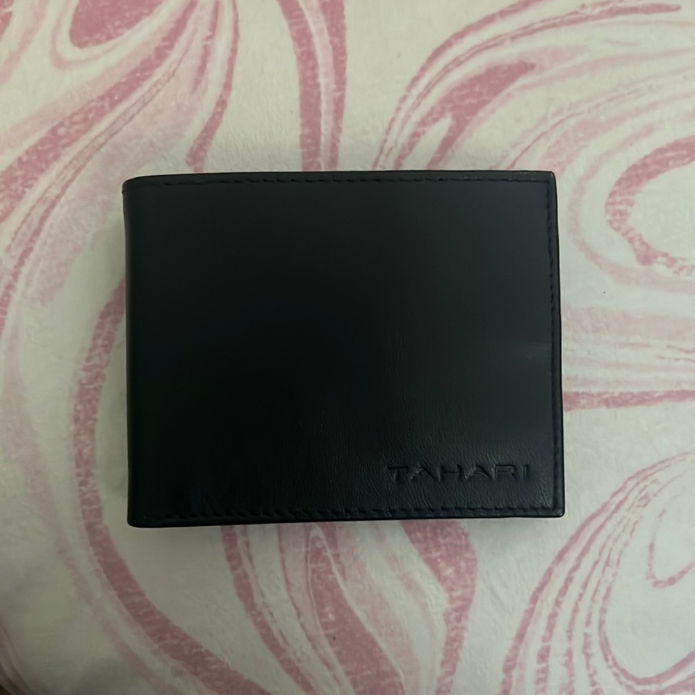 Men’s black leather wallet New in Box